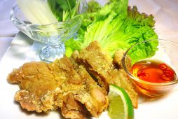 鶏唐揚と春野菜の手巻き～ベトナム風～