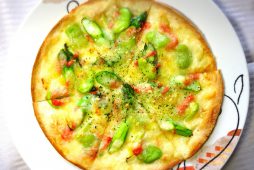 アスパラと空豆のピザ～明太風味～