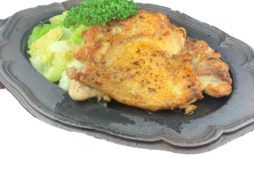 知床鶏の鉄板ガーリックステーキ