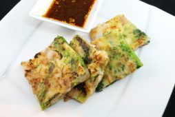 菜の花と豚肉のチヂミピリ辛ソース