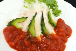 国産鶏ムネ肉とゴーヤの冷製サルサソース