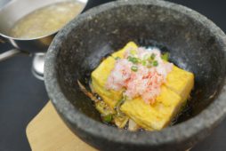 石焼き出汁巻き卵カニのせ