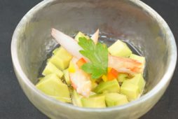 カニとアボカドのカクテル