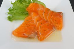 サーモンのカルパッチョ