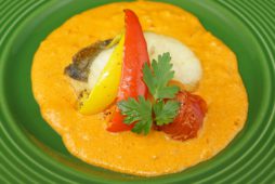 タラのムニエル　トマトクリームソース