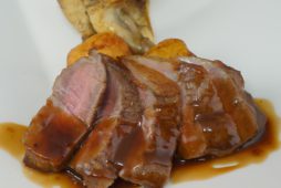 牛ロースのグリル　マデラソース