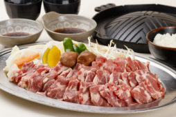 ⓵前菜盛り合わせ<br />
②ソーセージ2種<br />
③ラム肉ジンギスカン<br />
④ソイの唐揚げ　和風庵掛け<br />
⑤ご飯　