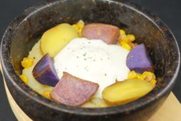 道産ジャガ芋とコーンの石焼きチーズ焼き