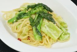 菜の花とキャベツのペペロンチーノ