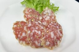 函館カールレイモンのサラミ